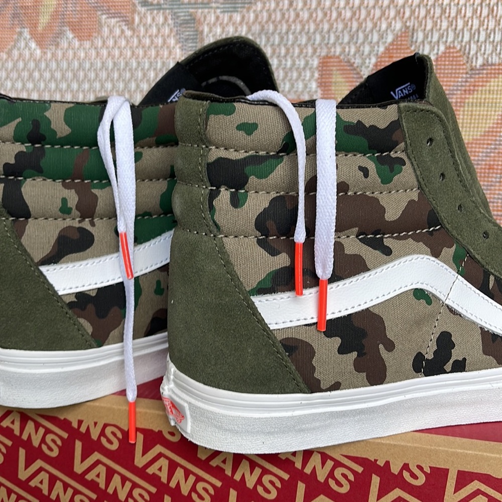 Vans Men’s Sk8-Hi
Camo Olive/White
VN0005U933
Sneakers - Picture 15 of 16